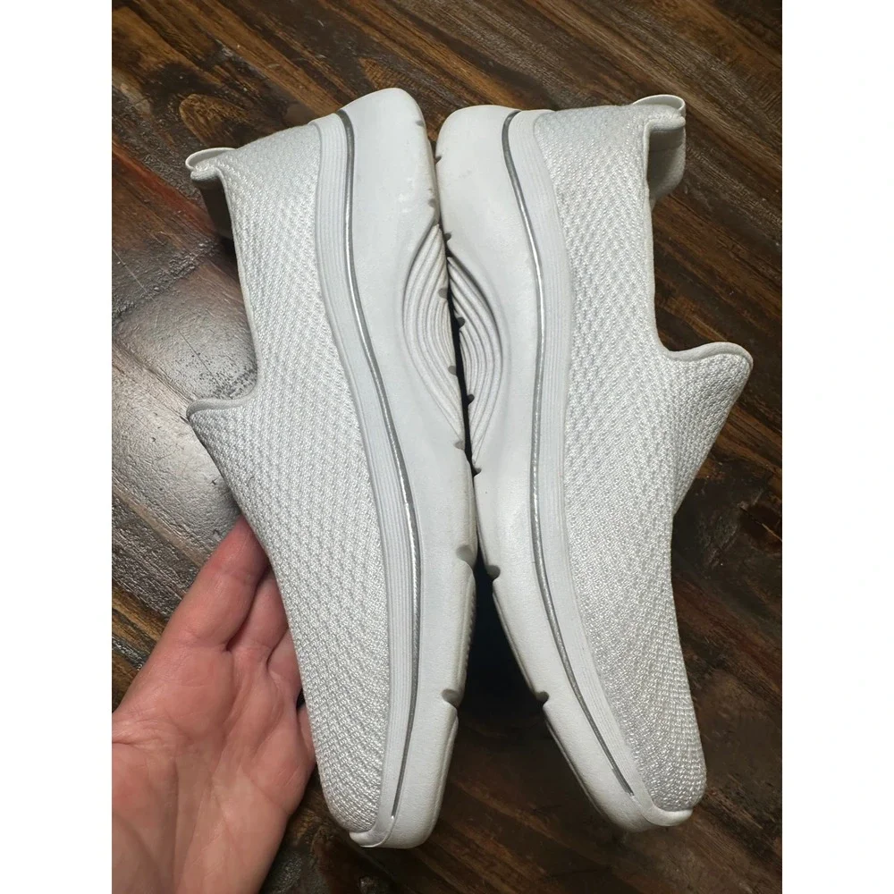Skechers GO WALK Arch Fit White Slip On Sneakers 125313‎ Womens 9 Mens 7.5